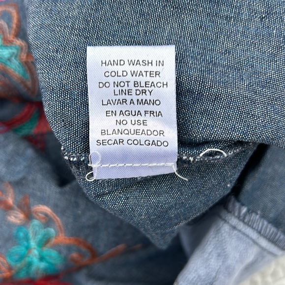 Entro Beautiful Embroidered Skirt, Size medium - Picture 7 of 8